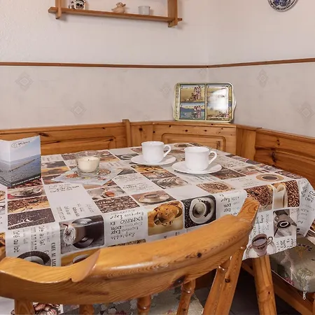 50194... شقة كاروليننسيل